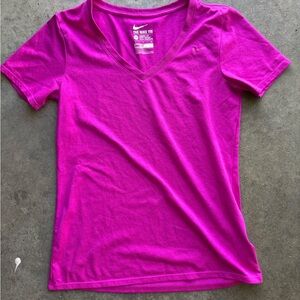 WOMENS NIKE TEE SIZE SMALL